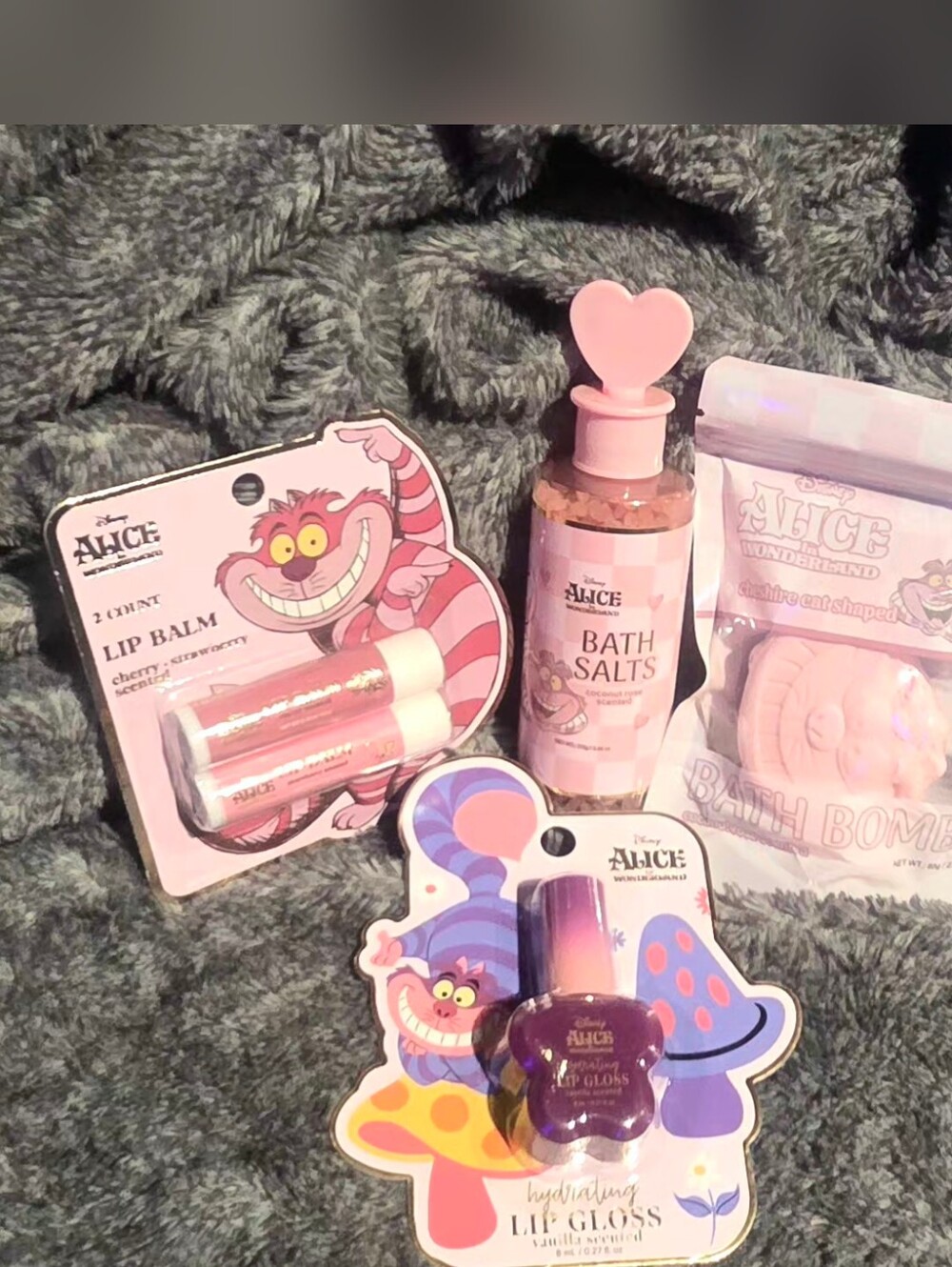 Disney Cheshire Cat Lover's Alice In Wonderland Package
